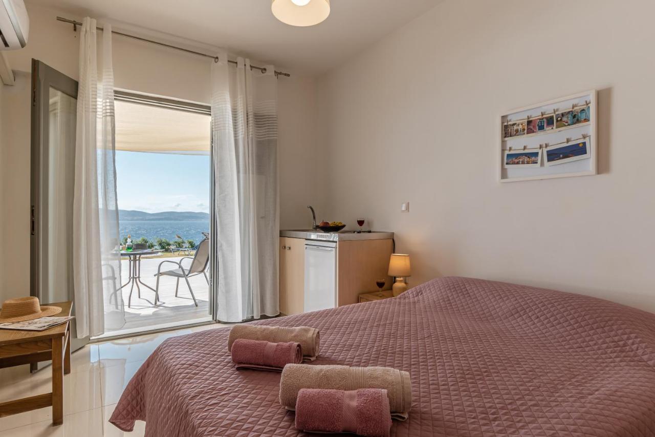Dionysus House And Ariadne Apartment Stelida  Exterior foto